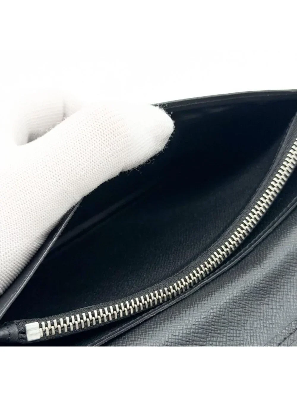 Louis Vuitton Portefeuille Brazza Taiga Black Wallet